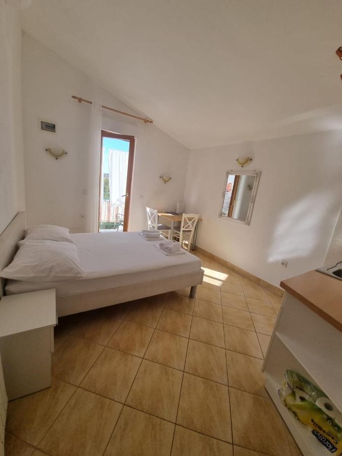 Apartmani Toni Poce 2 Primosten Bagian luar foto